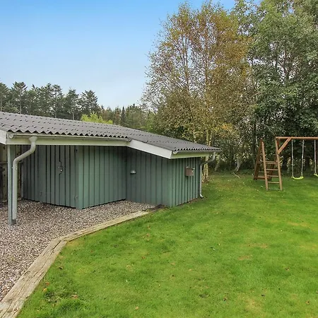 Three-bedroom Holiday In * Hals