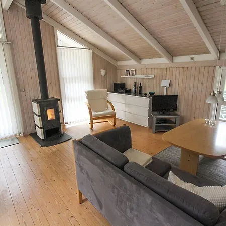Three-bedroom Holiday In * Hals