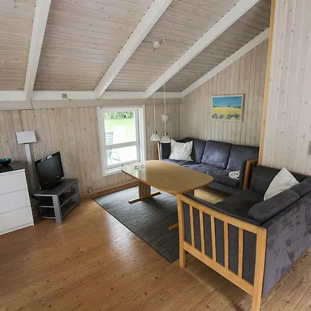 Three-bedroom Holiday In * Hals