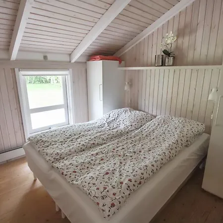 Vakantiehuis Three-bedroom Holiday In *
