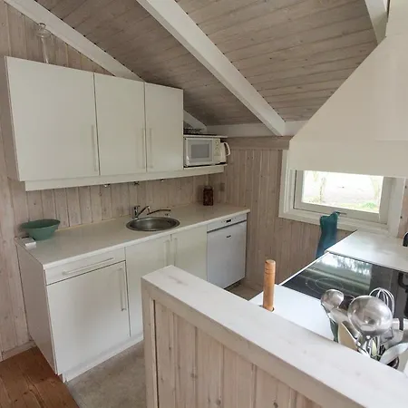 Vakantiehuis Three-bedroom Holiday In *